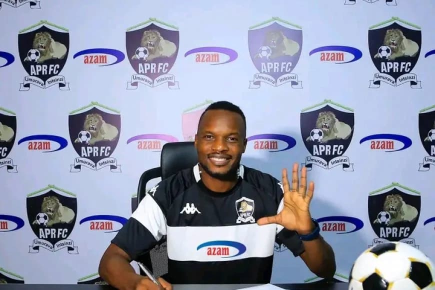 Umukinnyi mushya wa APR FC yifashishije Bibiriya yerekana amarangamutima nyuma yo gusinya amasezerano