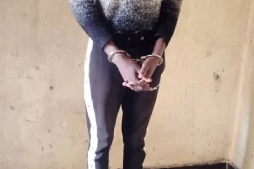 RUBAVU: Umusore w'imyaka 23 yafatanywe udupfunyika turenga 2400 tw’urumogi