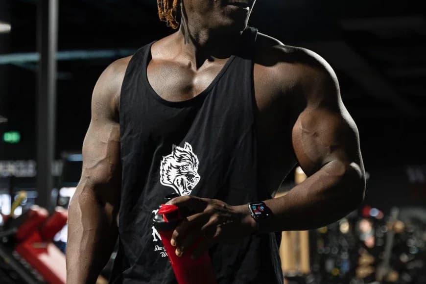 Umunyarwanda wakinnye muri filime ya the Rock yaje mu Rwanda