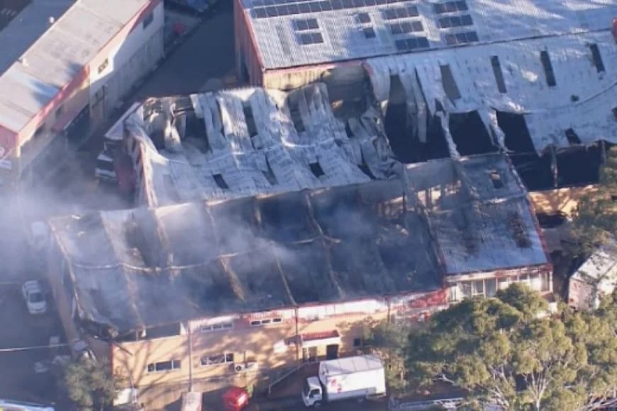 Australia: Fire destroys Brookvale warehouse