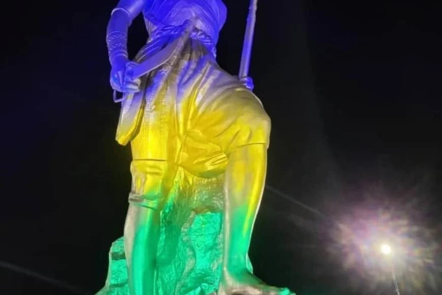 Amazon monument lights in Rwandan flag's colors
