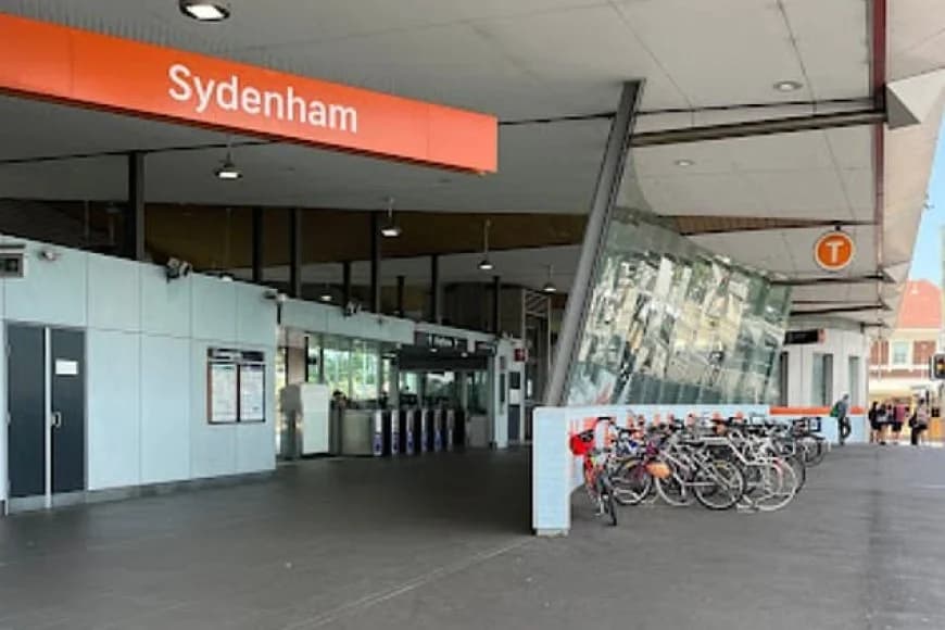 Sydney:Umupolisikazi yajyanywe kwa muganga nyuma yo gukubitirwa mu kazi