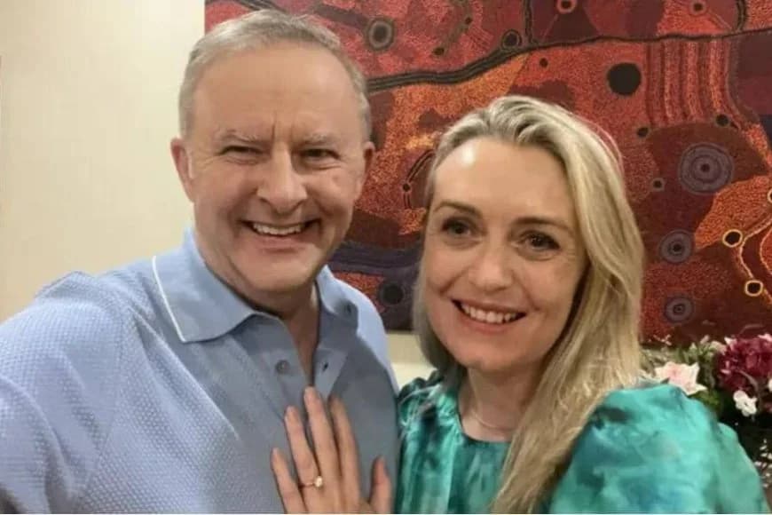 First Australian leader get engaged while in office