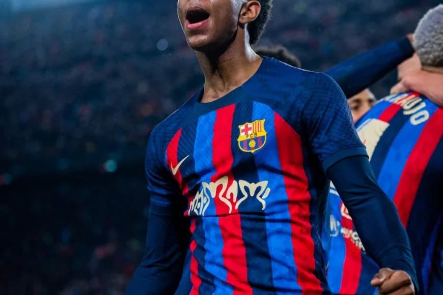 Umukinnyi wa FC Barcelona yashyize ubukeba hasi yifatanya na Vinícius Junior