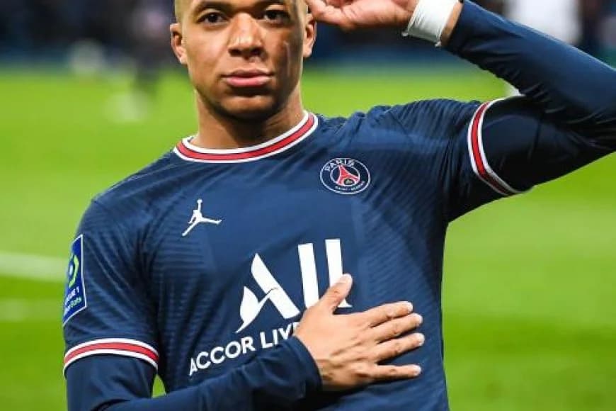 Kylian Mbappé yamenyesheje PSG ko atazongera kuyikinira