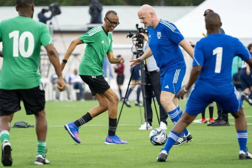 Perezida w’u Rwanda Paul Kagame yagaragaye mu gikorwa cyo  guha izina rishya stade ya Kigali y’i Nyamirambo ubusanzwe izwi nka stade regional Nyamirambo ndetse agaragara ari mukibuga akinana n'abandi banyacyubahiro.