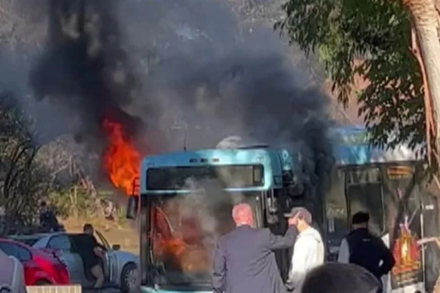 Sydney: Bus yari itwaye abanyeshuri barenga 20 yafashwe n'inkongi y'umuriro