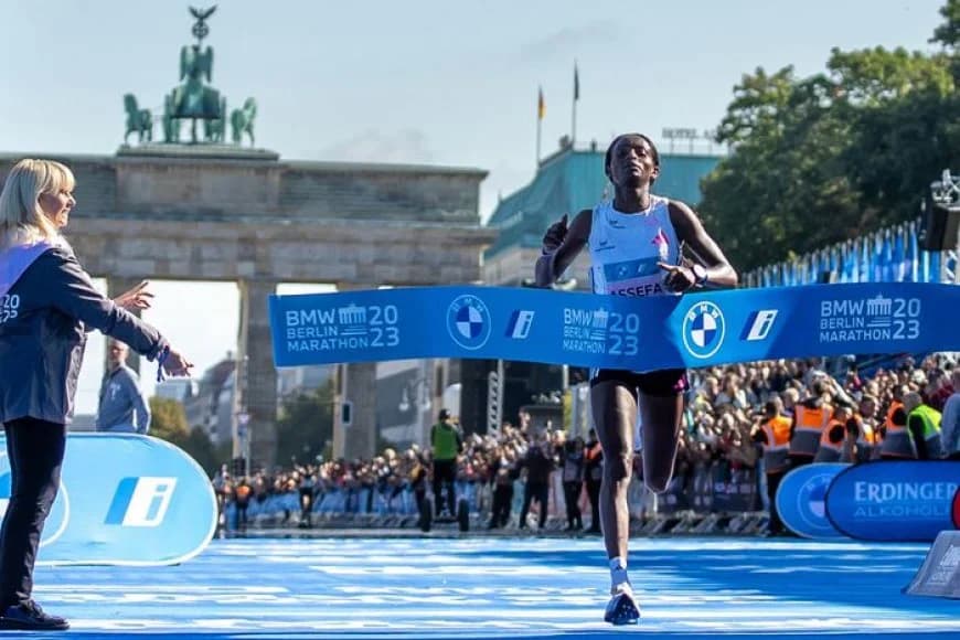Umunya-Etiyopiyakazi yashyizeho agahigo muri Marathon yaberaga i Berlin