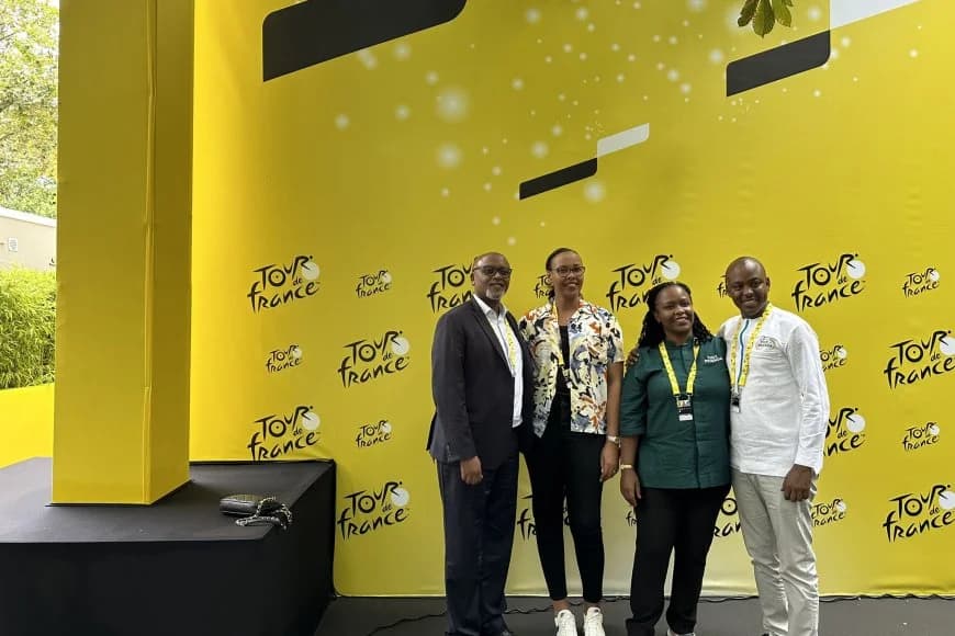 Minisitiri Aurore Munyangaju n'umuyobozi wa RDB bitabiriye isozwa rya Tour de France 2023