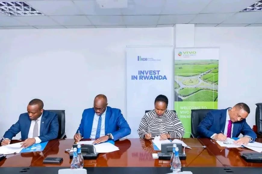 U Rwanda rwasinyanye amasezerano na Vivo Energy agamije kuzana bisi 200 zikoresha amashanyarazi