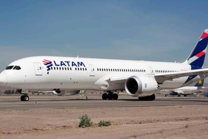 People treated after flight to Auckland met technical problem