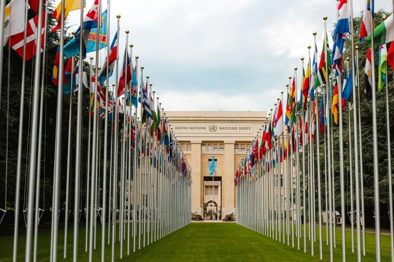 The Power of Diplomatic Windows in Resolving State Conflicts
