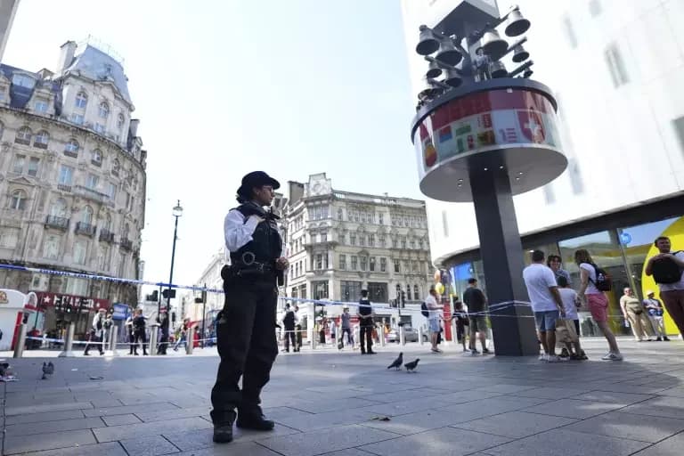 Australian Girl Stabbed in London Tourism Hot Spot: 11-Year-Old in Serious Condition After Brutal Attack