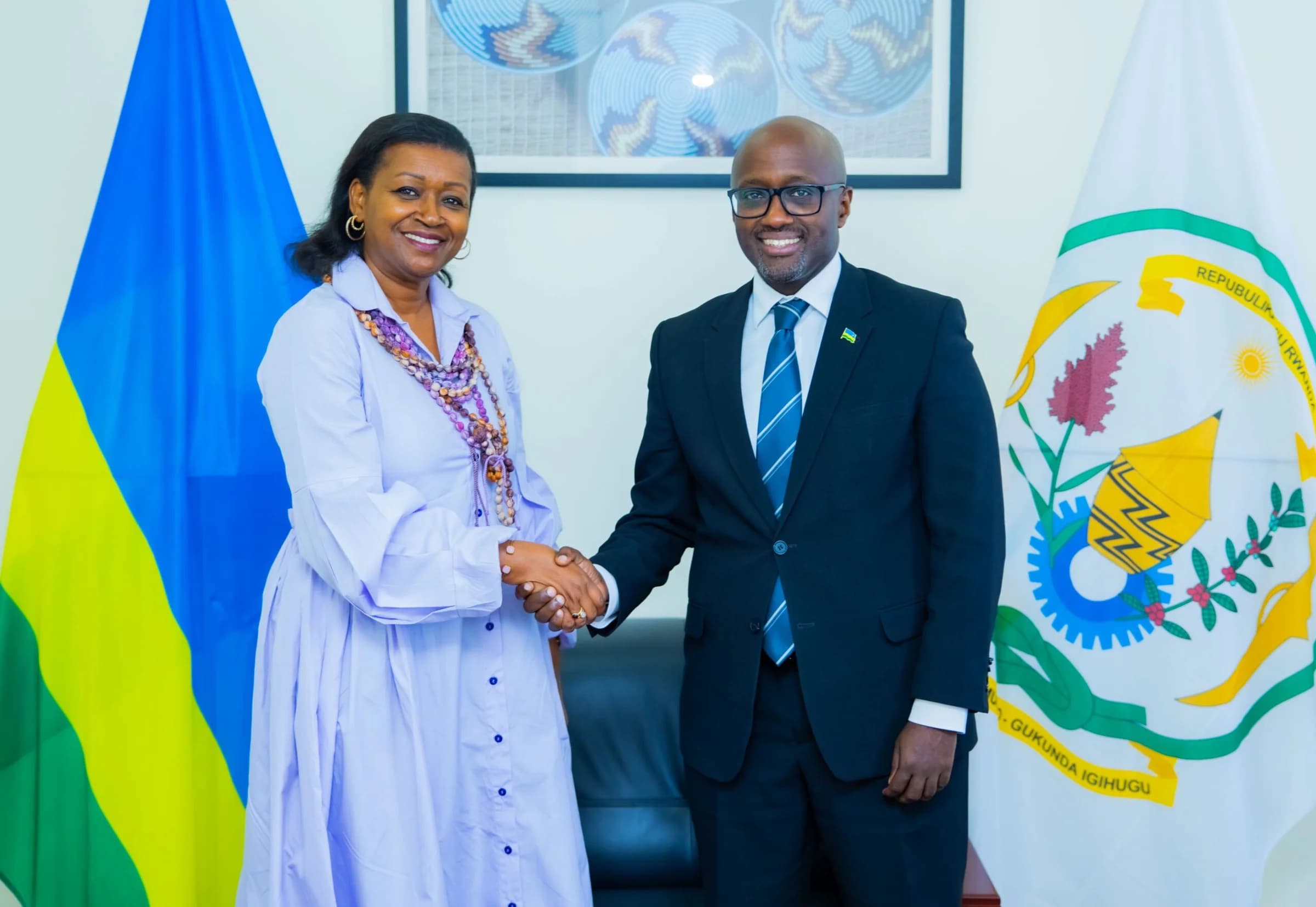 Minister Nduhungirehe, UNHCR representative discuss further strengthening cooperation