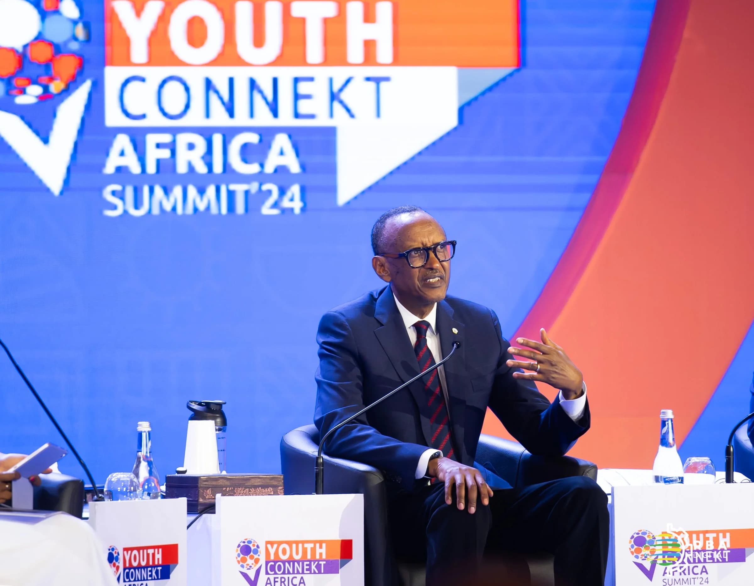 Perezida Kagame yasabye urubyiruko kwigira ku mateka y’abandi