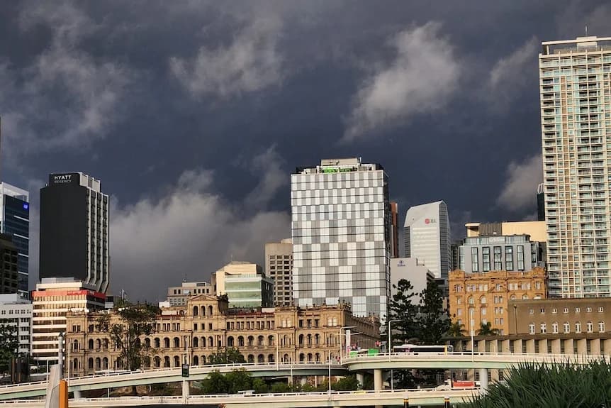 Southeast Queensland Faces Heatwave Reversal as Severe Thunderstorms and Heavy Rain Threaten