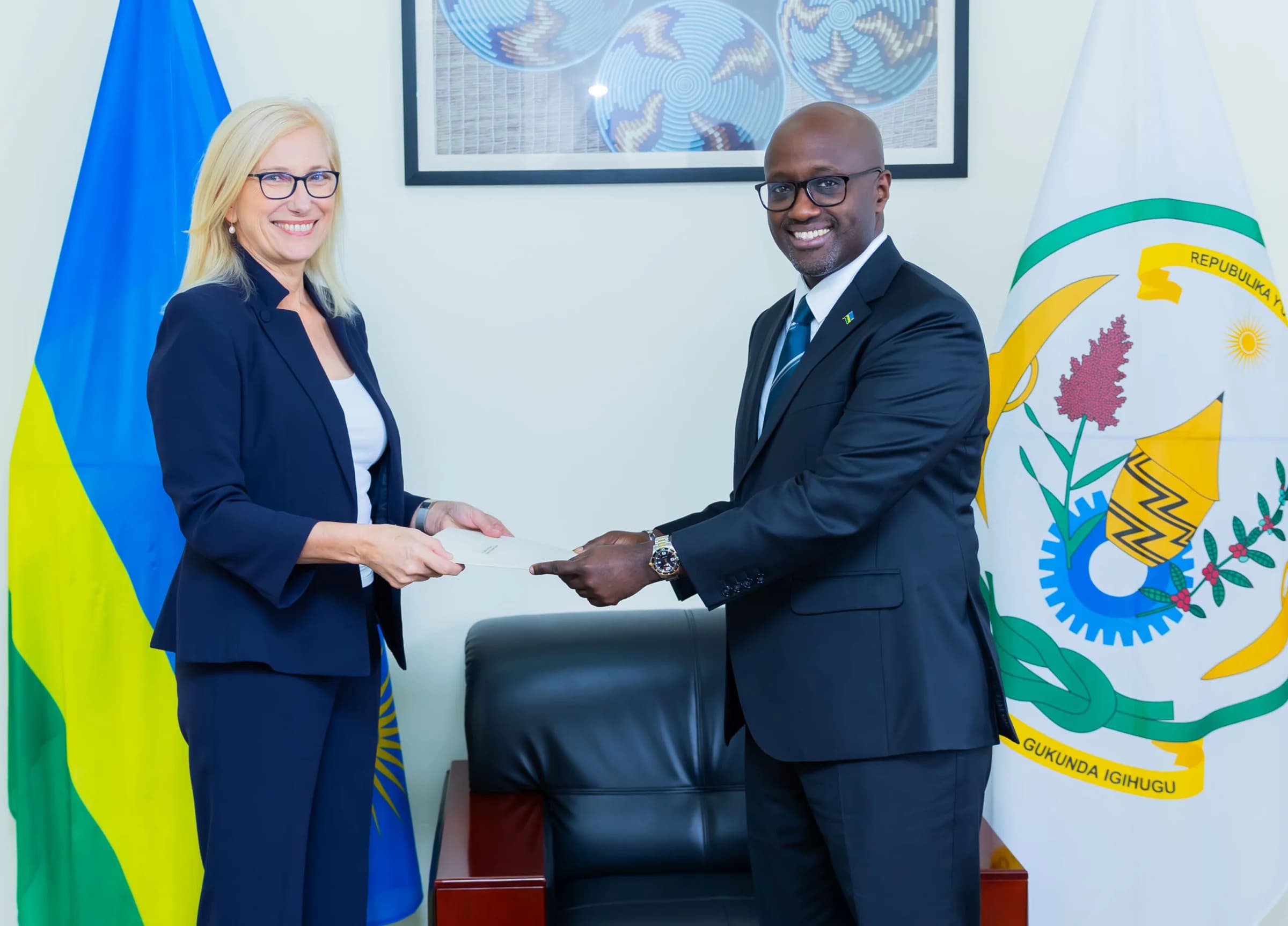 Minister Nduhungirehe Receives Copies of Credentials of High Commissioner Designate of Australia
