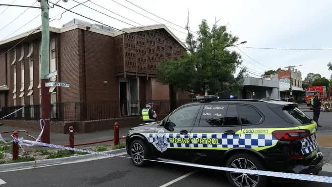 Melbourne Synagogue Fire Raises Tensions Amid Australia’s UN Vote on Israel