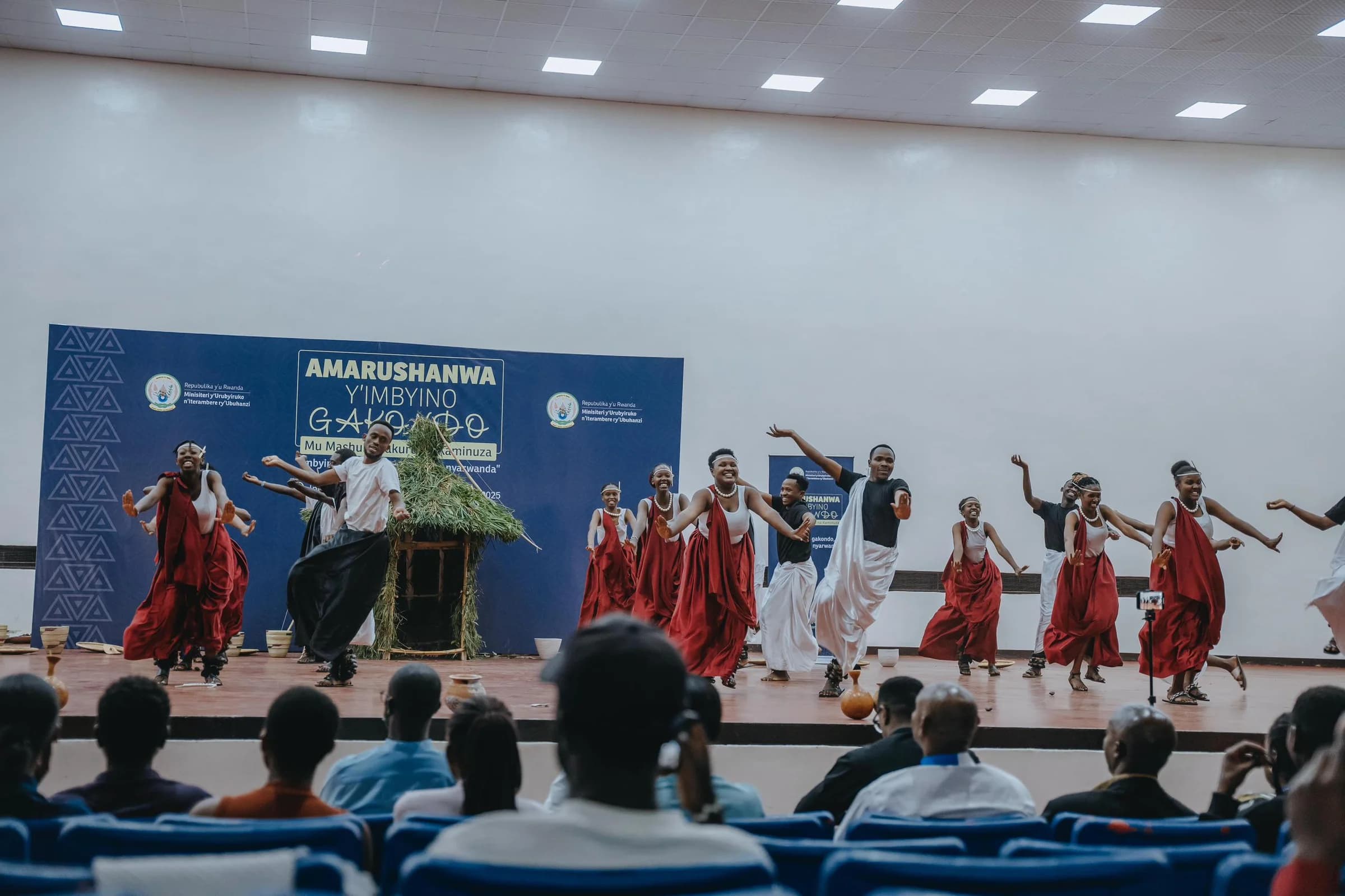 Minisiteri y'Urubyiruko n'Iterambere ry'Ubuhanzi yatagajije amarushanwa y'imbyino gakondo mu mashuri makuru na kaminuza