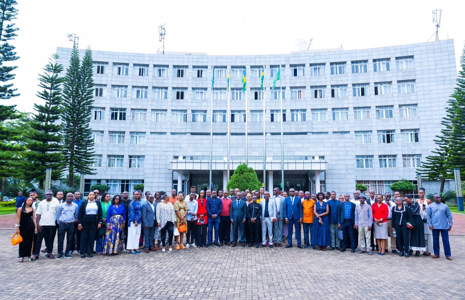 Minisitiri Nduhungirehe yaganiriye n'Abanyarwanda batuye mu mahanga _ AMAFOTO