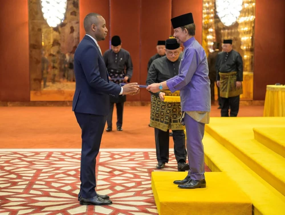 High Commissioner Uwihanganye presents credentials to represent Rwanda in Brunei