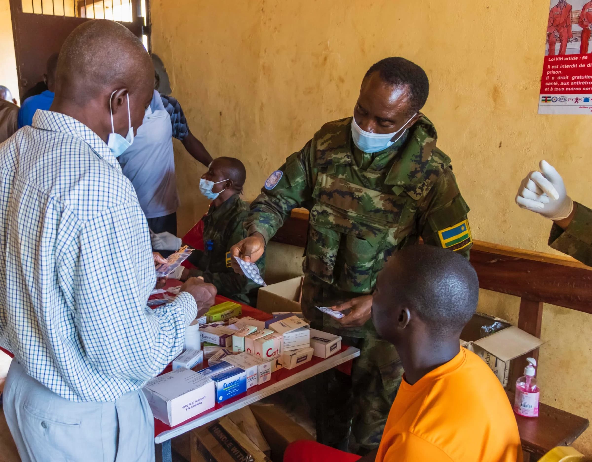 Central African: Rwandan peacekeepers offer medical services to community