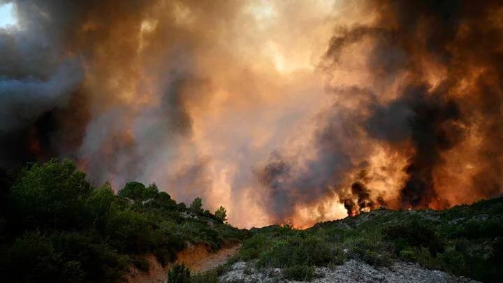 Scorching Heatwave Sweeps from Africa into Europe, Triggering Health and Wildfire Alerts