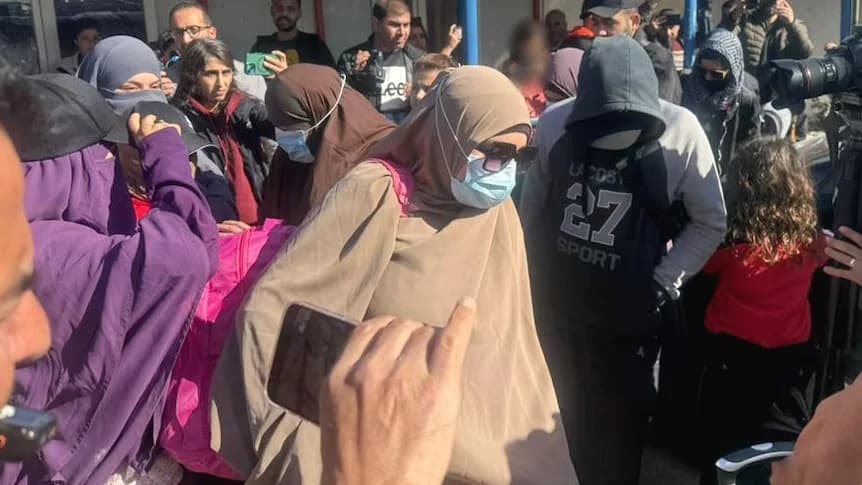 Australian women and children linked to ISIS(Islamic State of Iraq and Syria) escape Syrian camp, return home