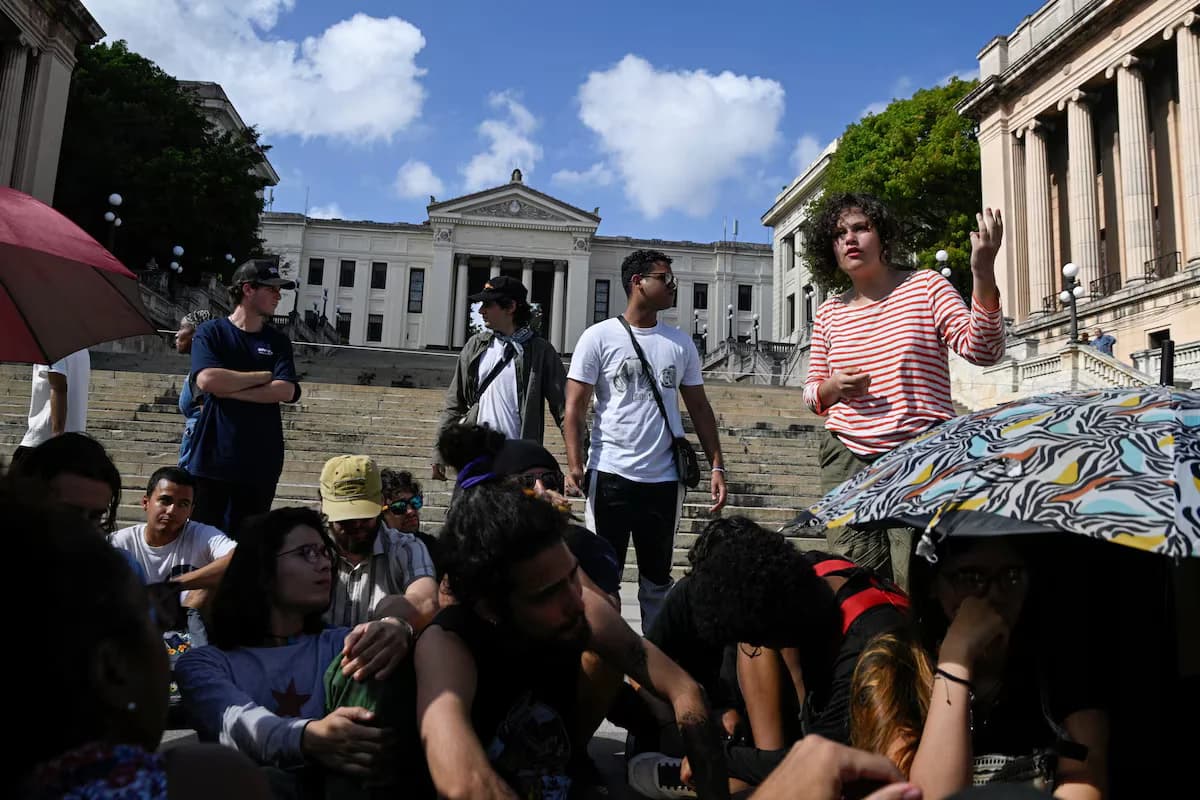 Cuban University Students Stage Rare Protest Amid Energy and Internet Shortages