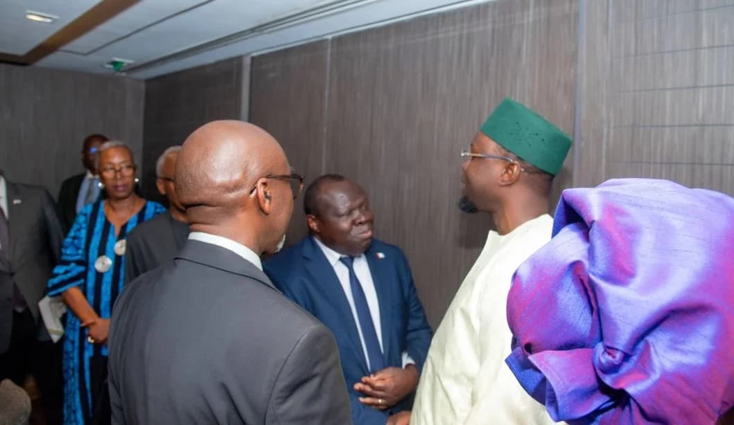 Amb. Bazivamo yashyikirije Ousmane Sonko ubutumwa bwa Perezida Kagame, biyemeza gutsura umubano