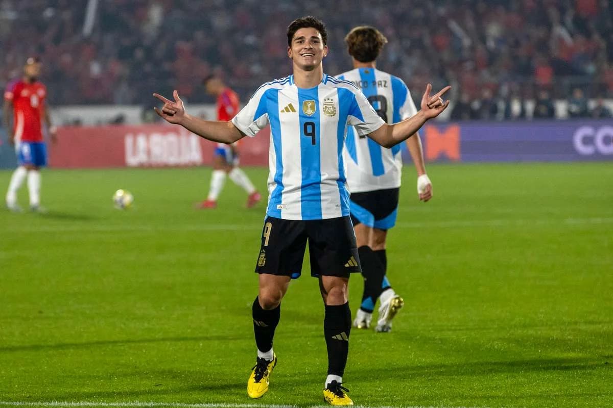 Julian Alvarez the hero for Argentina as they edge Chile in World Cup qualifying | Flashscore.com