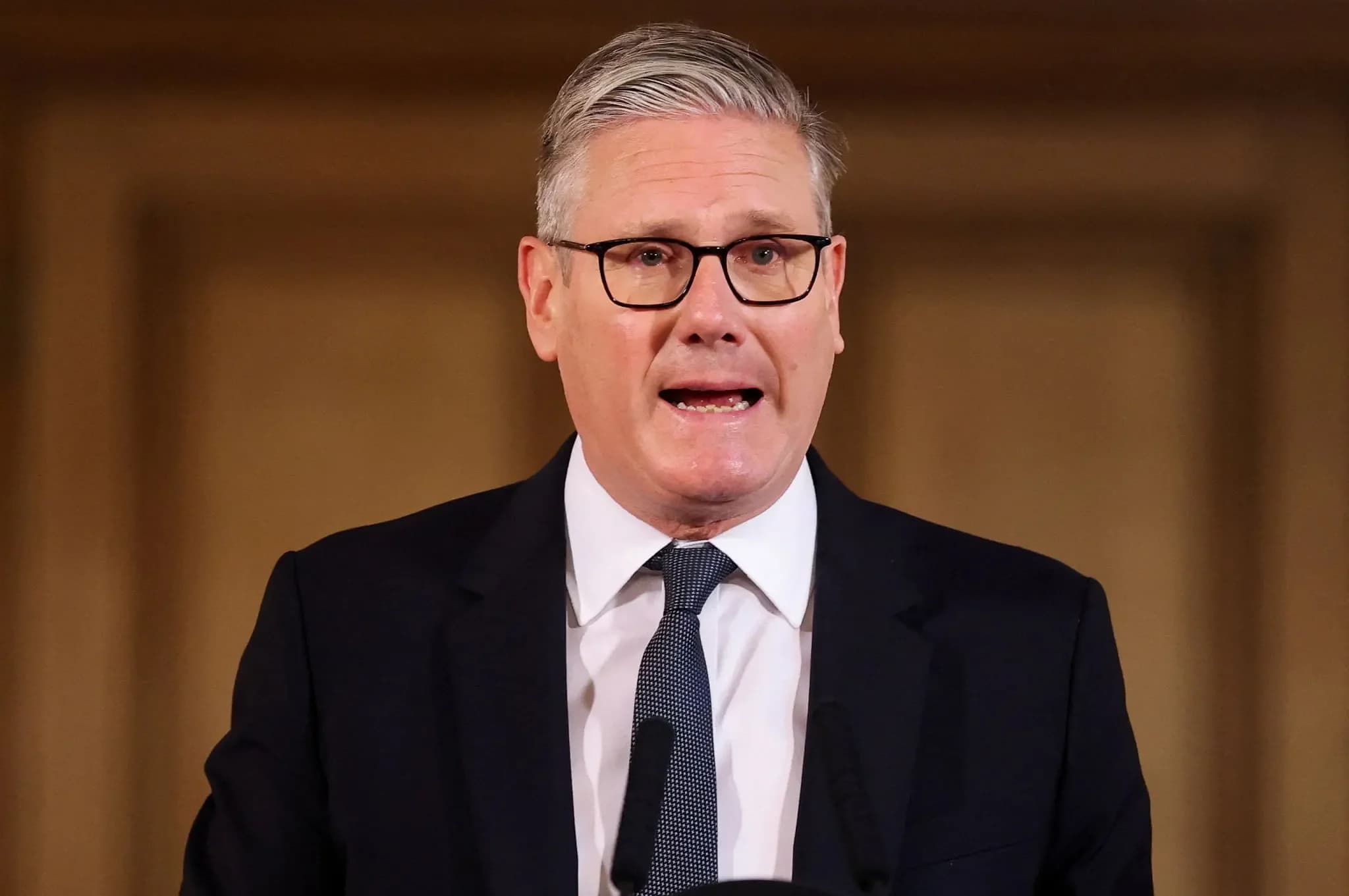 Keir Starmer Yeguye: Impinduka Nshya mu Buyobozi bw’u Bwongereza Nyuma y’Ibibazo bya Politiki n’Ubukungu