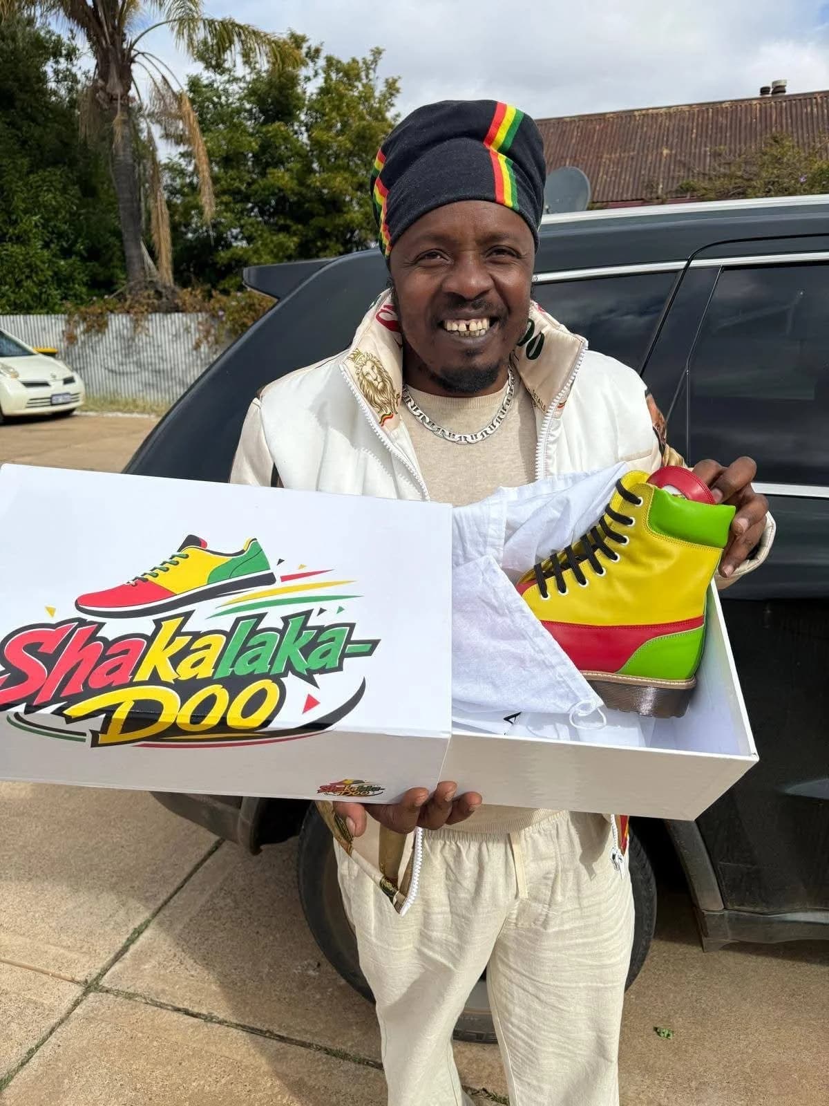 Professor Idi Ras Banamungu Yinjiye mu Ruganda rw’Imideli y’Inkweto n’Ibikoresho abinyujije muri AliveShoes