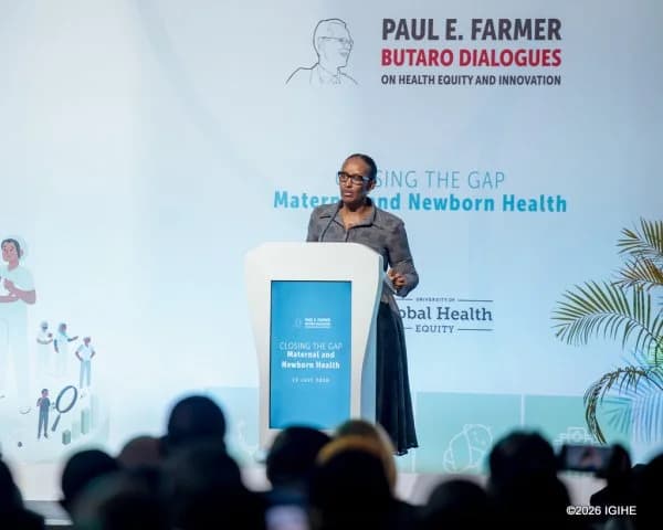 Ubuvuzi bw’ibanze ni bwo musingi wo gukiza ubuzima bw’ababyeyi n’impinja – Madamu Jeannette Kagame