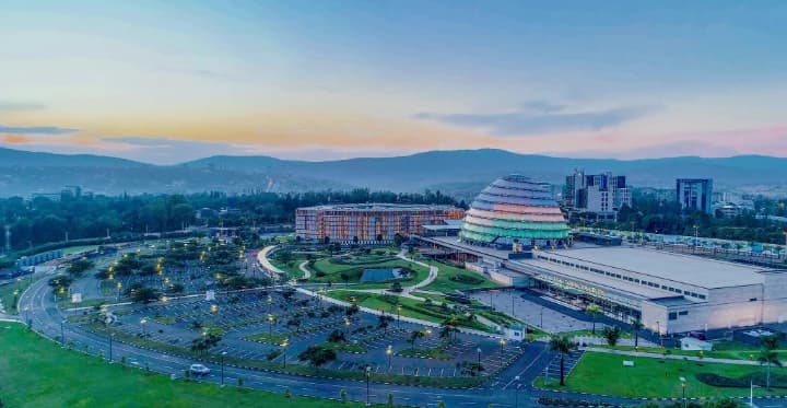 U Rwanda ruri kwinjira mu gihe gishya cya serivisi za digitale? Ibyo benshi bishimira n'imbogamizi zitararangira