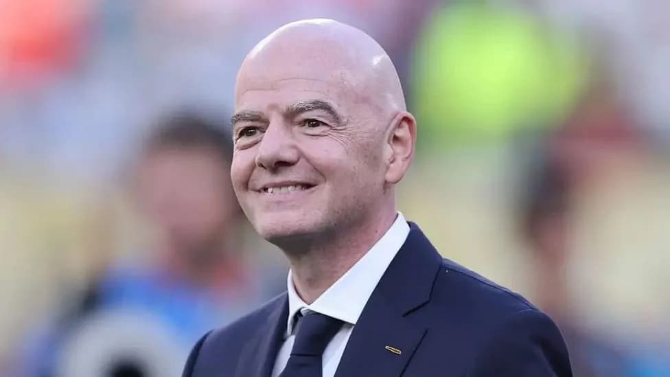 Infantino yasubije abanenga FIFA ababwira kujya gusenga, gutekereza cyangwa kureba umupira aho gukwirakwiza urwango