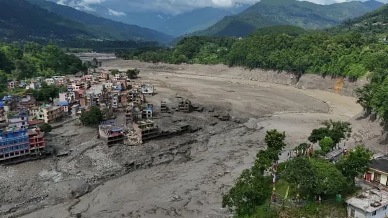 Abantu 384 baburiwe irengero nyuma y’umwuzure ukomeye ku mupaka wa Nepal na Tibet