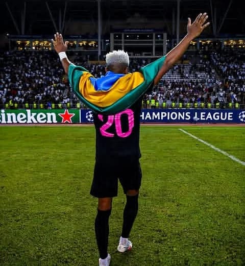 Umunyarwanda yanditse amateka yo gukina UEFA Champions League
