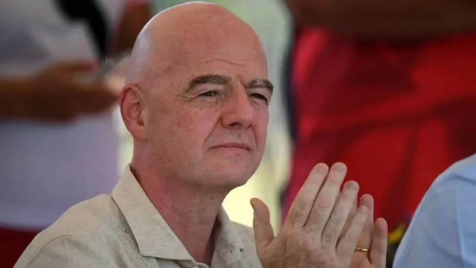 FIFA: Isi y’umupira w’amaguru yatangiye kwigabanyamo ibice kubera Infantino