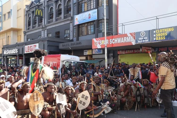 Afulika y'epfo: Umutwe w'abigaragambya wahaye abimukira badafite ibyangombwa  taliki 30 Nzeri2026 nk'umunsi ntarengwa kuba basubiye iwabo.