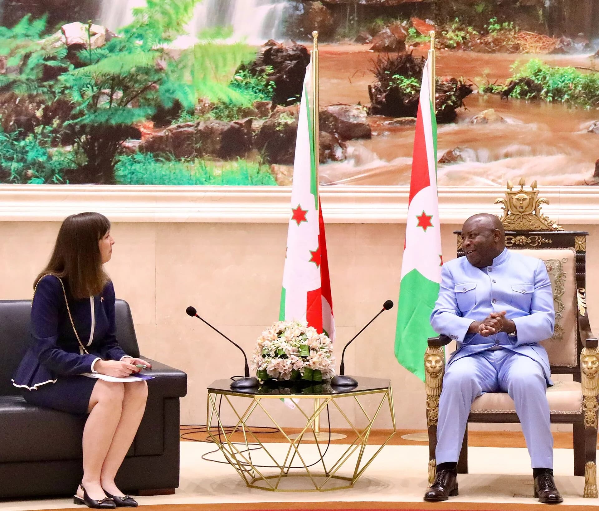 UBurundi bwemeye kwakira abimukira Amerika yirukanye.