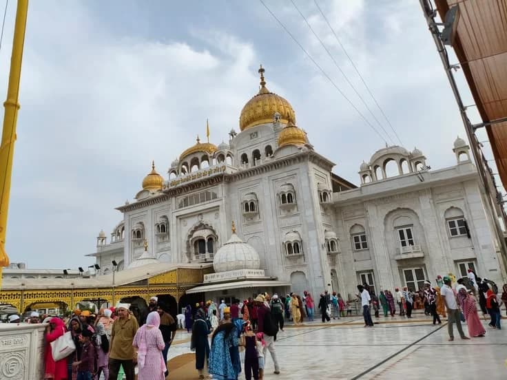 Byinshi wamenya k'umujyi wa delhi iherereye mu buhinde.