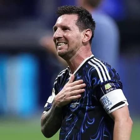 Messi agiye gusezera kuri Argentina ahabwa Doctor Honoris Causa
