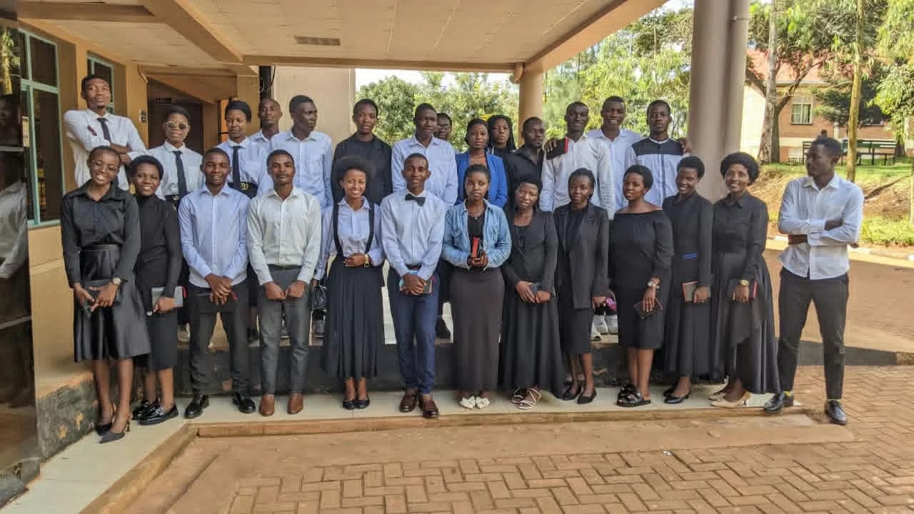 Salvation light choir yatangije ivugabutumwa mu buryo bwagutse.