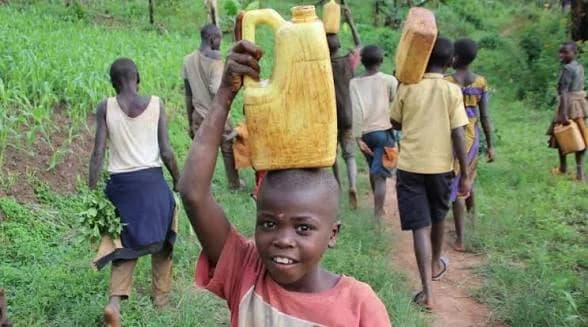 Amazi yo kunywa: Kuki kuyageza kuri bose bikiri ikibazo?
