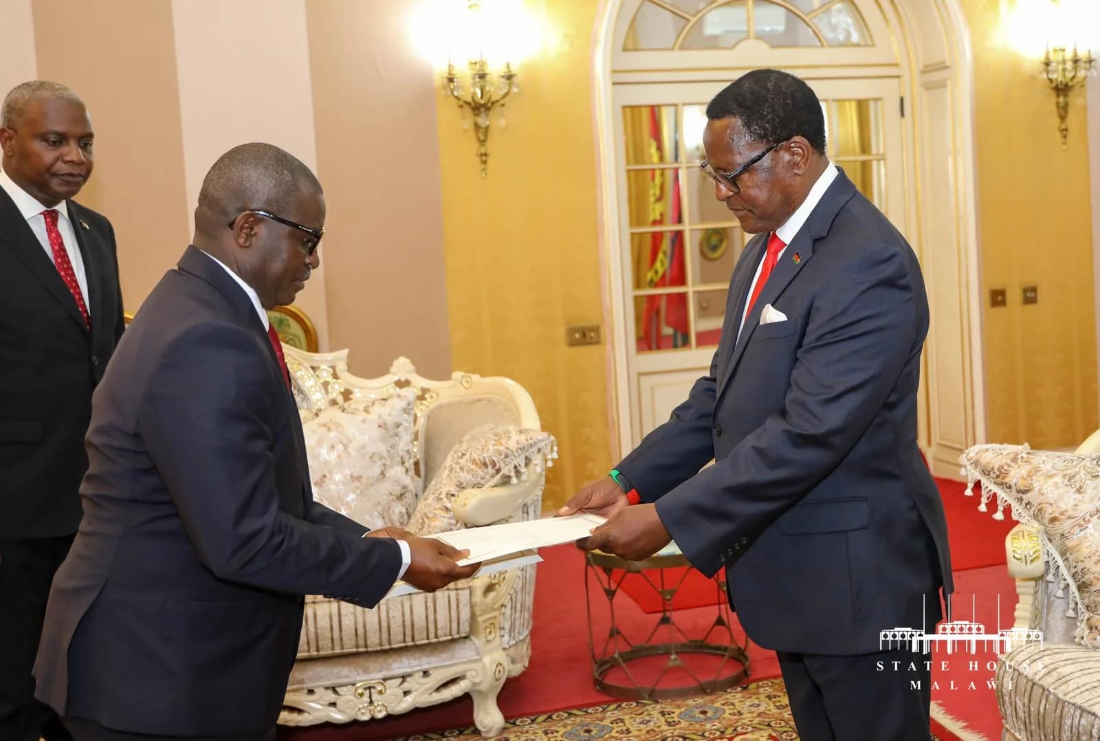 Bugingo Presents Letters of Credence to Malawi President